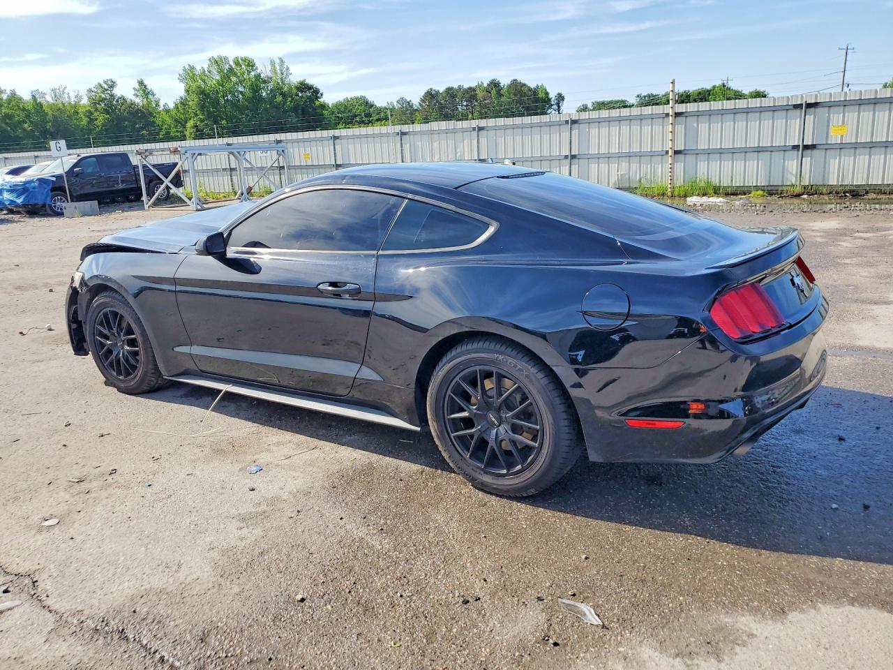 2017 Ford Mustang - Фото 2