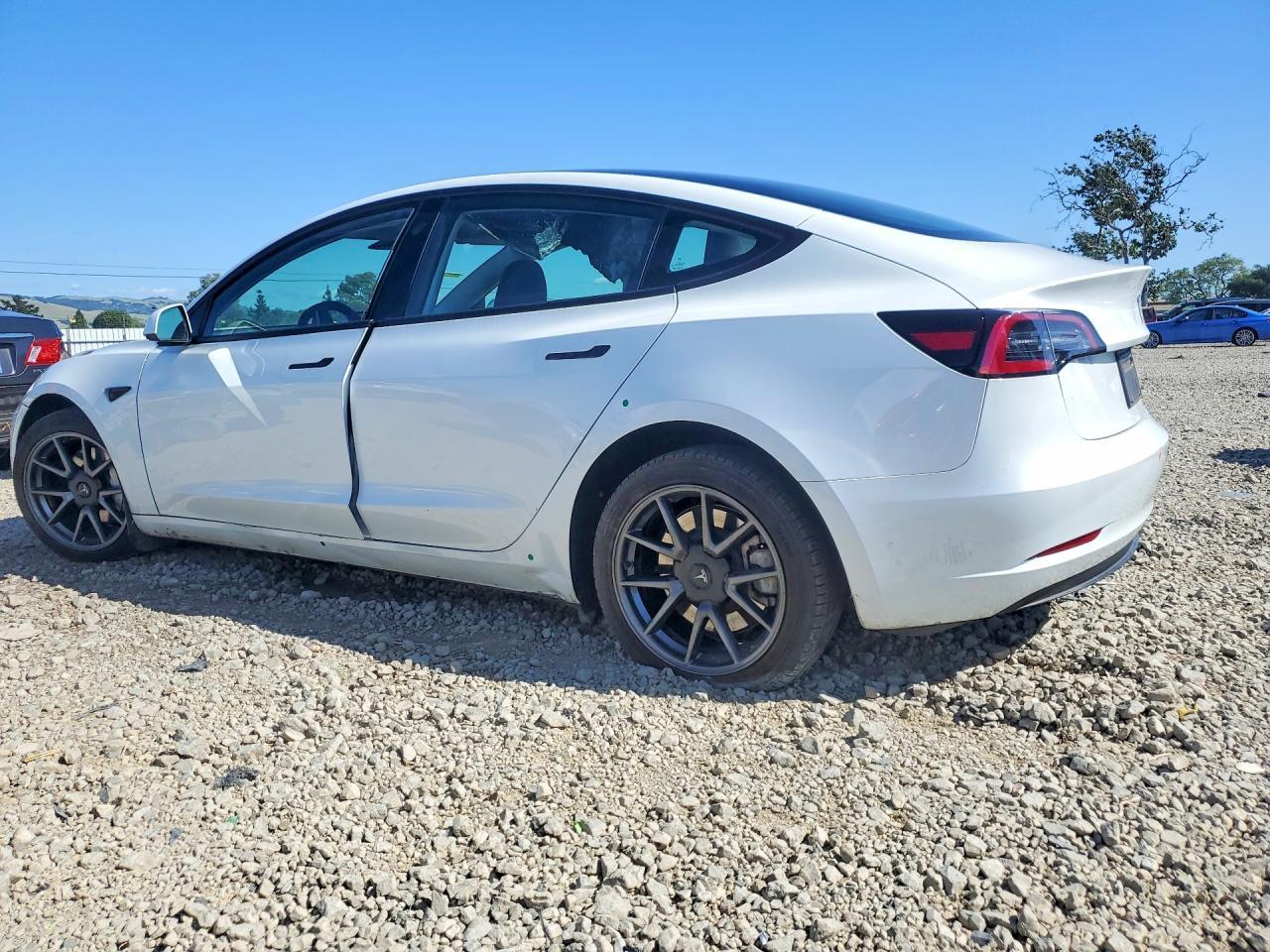 2023 Tesla Model 3 - Фото 2