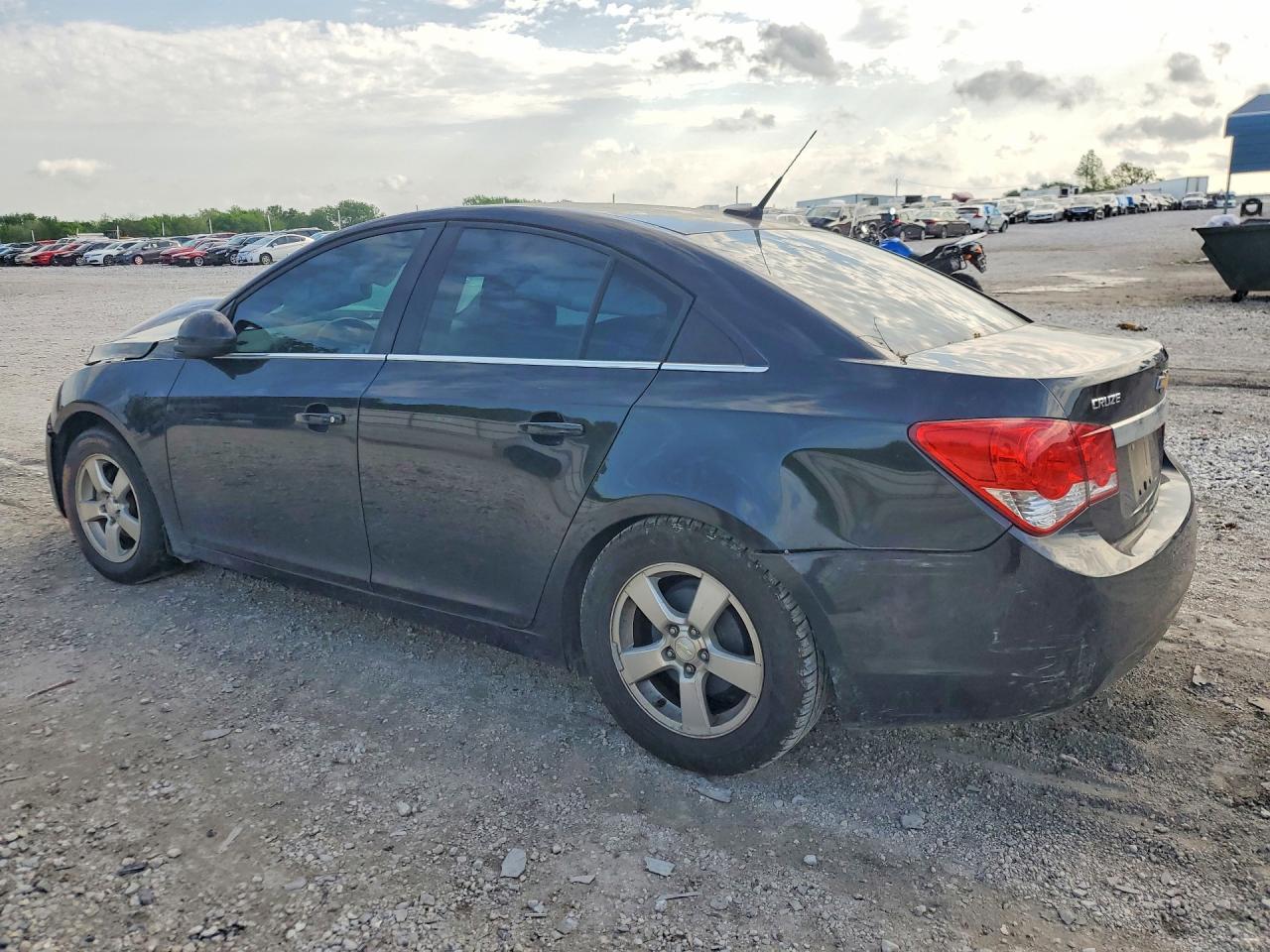 2013 Chevrolet Cruze Lt - Image 2