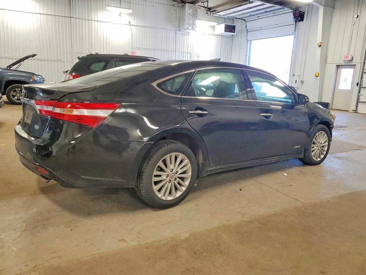 2015 Toyota Avalon - Image 3