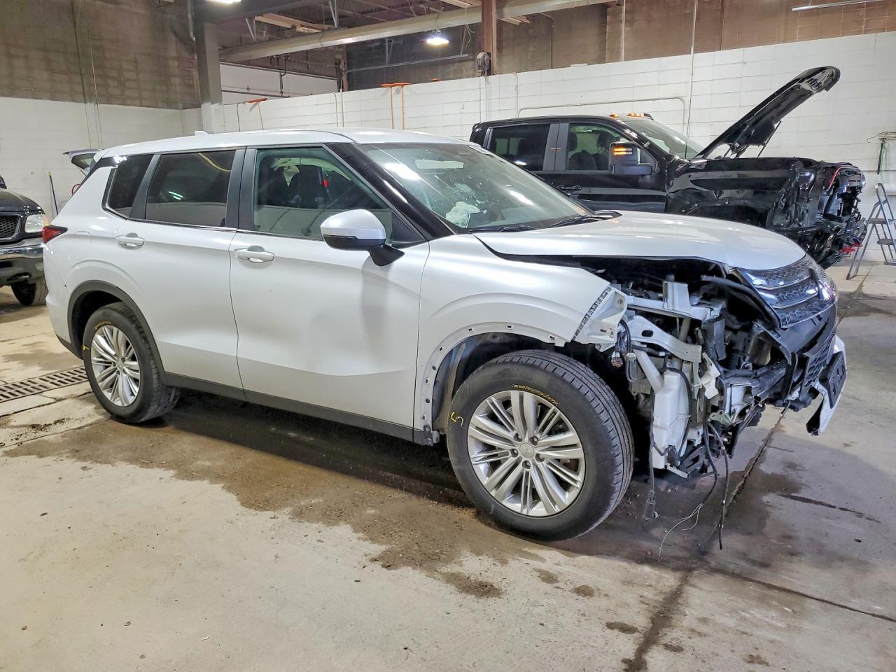 2023 Mitsubishi Outlander Es - Фото 4