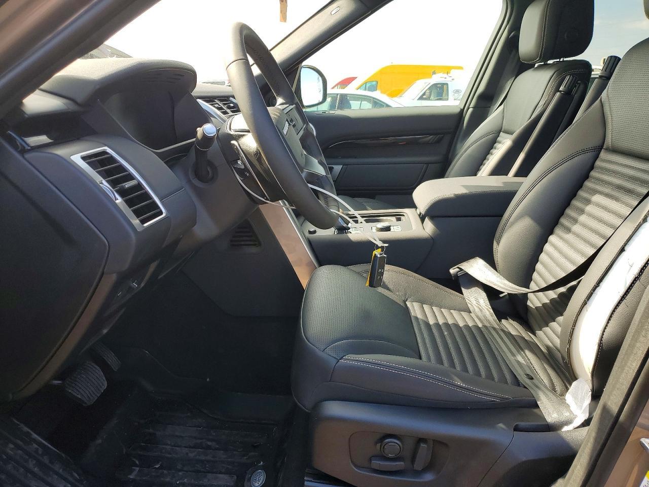 2026 Land Rover Discovery S - Image 7