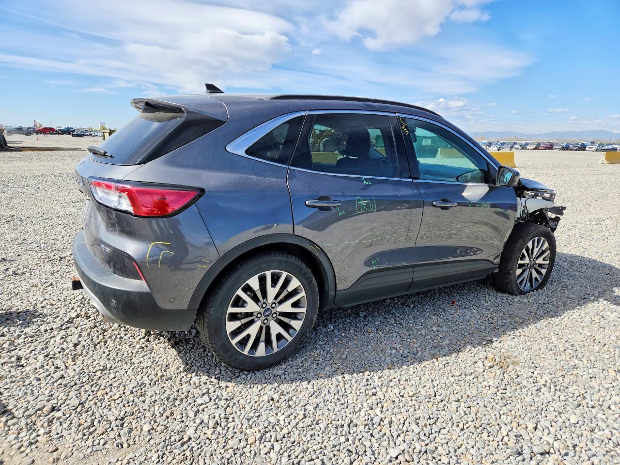 2021 Ford Escape Titanium - Image 3