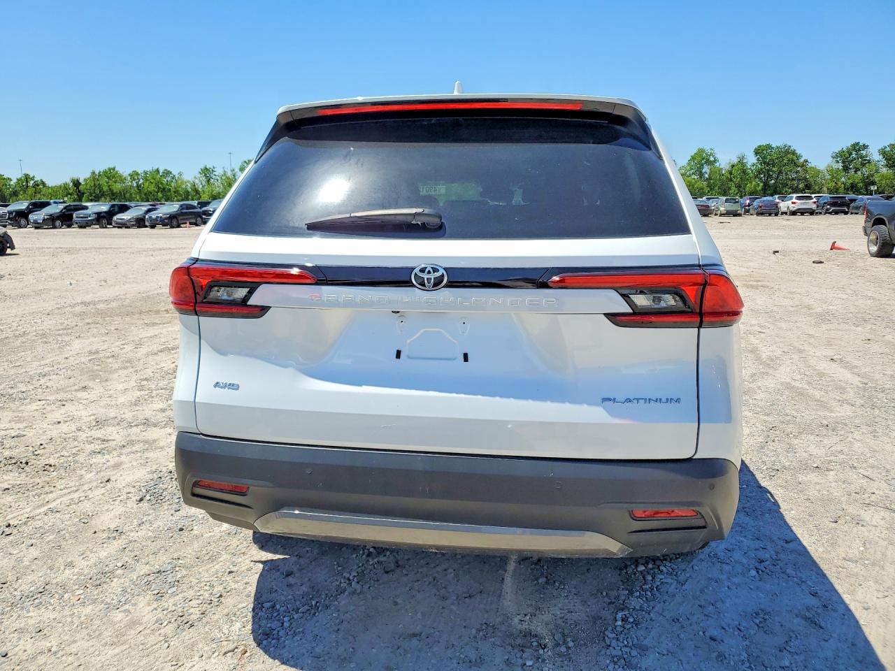2024 Toyota Grand Highlander Platinum - Image 6