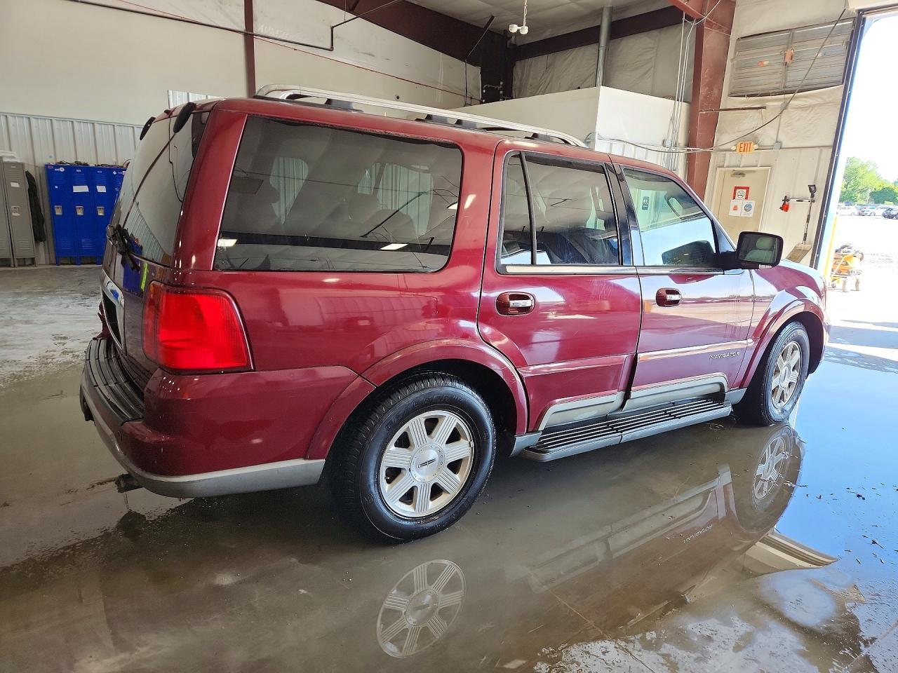 2004 Lincoln Navigator - Фото 3