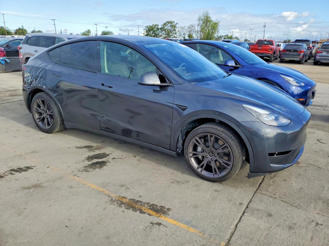 2025 Tesla Model Y - Фото 4