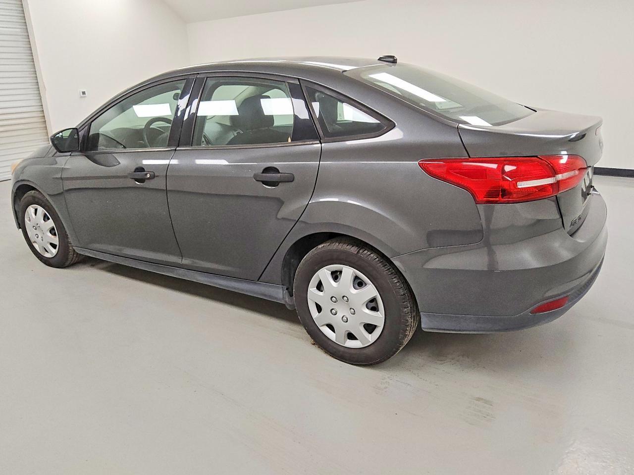 2017 Ford Focus S - Фото 2