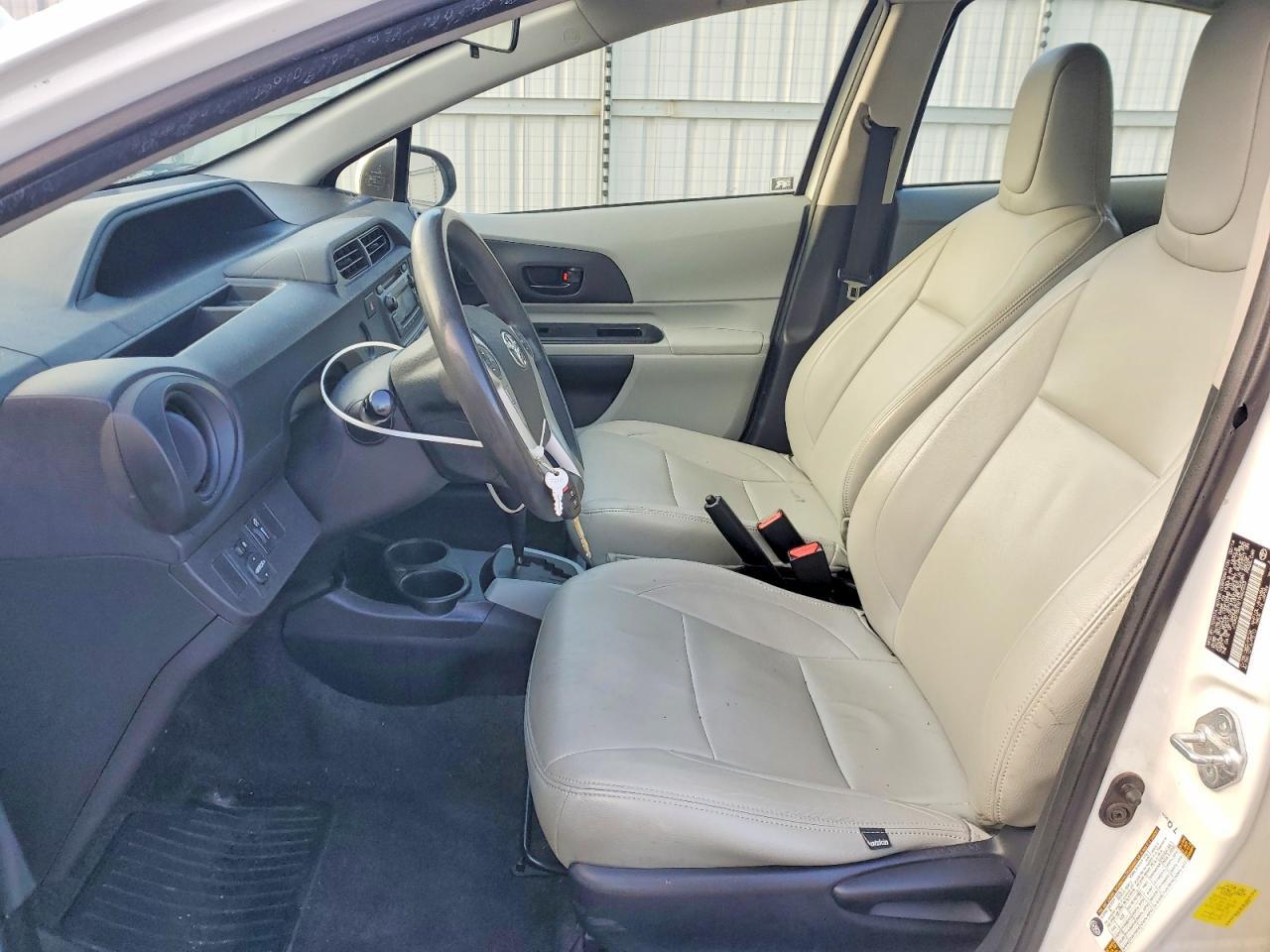2014 Toyota Prius C One - Фото 7