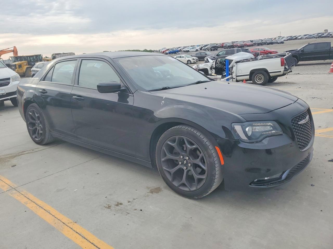 2017 Chrysler 300 S - Image 4