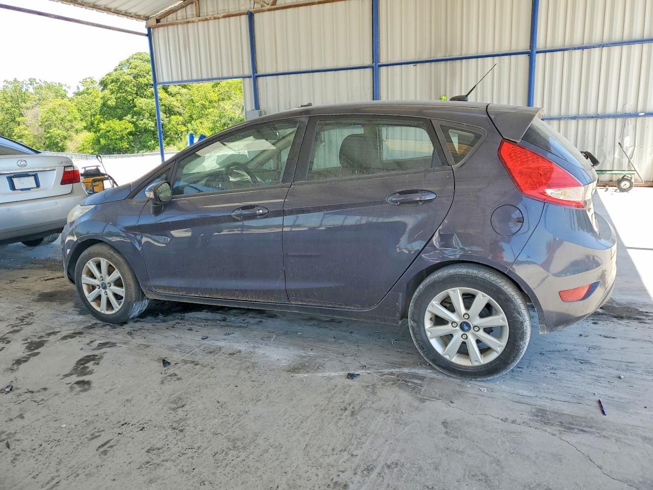 2013 Ford Fiesta Se - Image 2