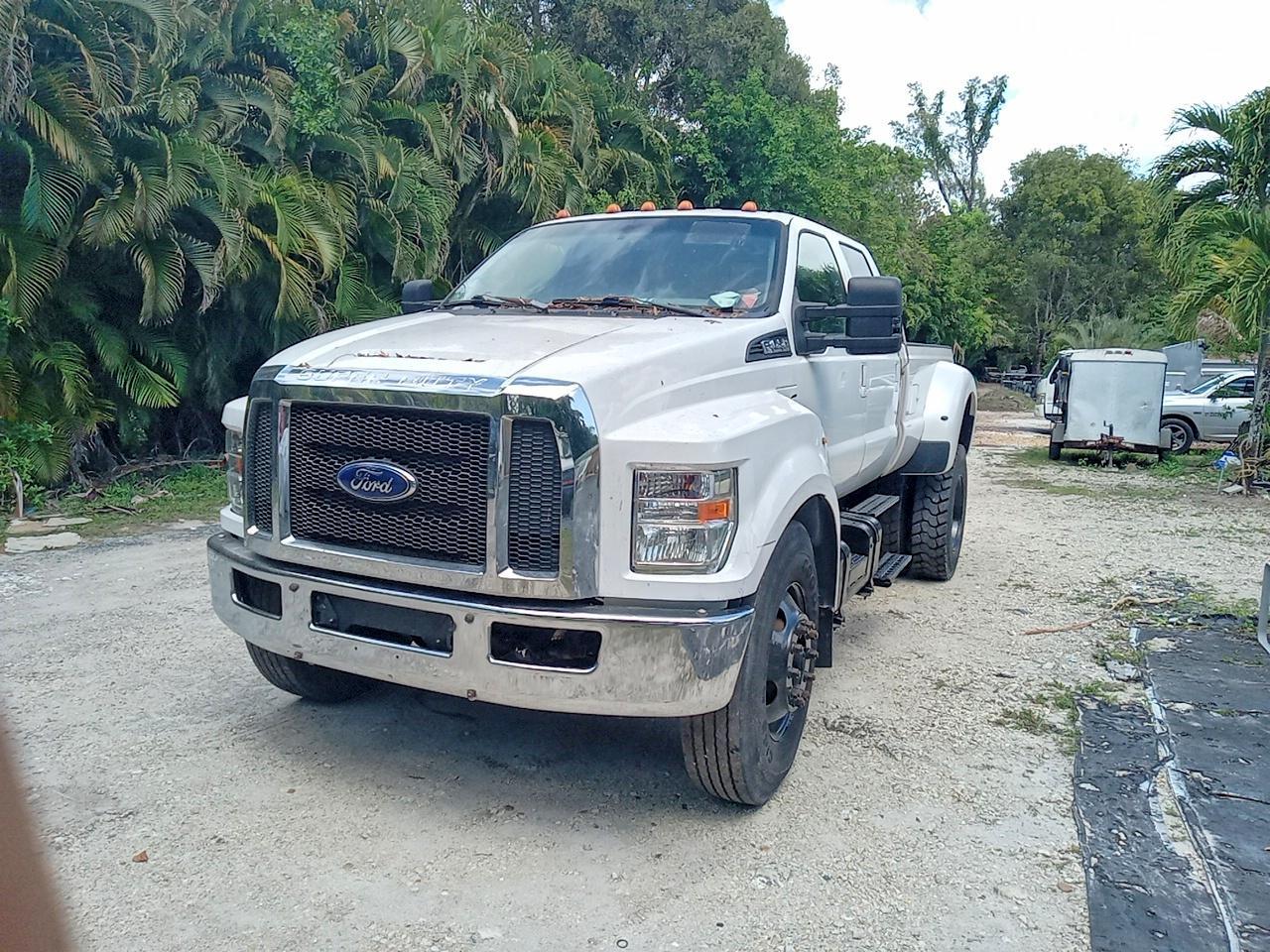2001 Ford F650 Super Duty Truck Chassis Truck Cab And Chassis - Image 2