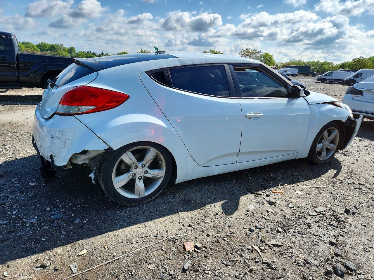 2014 Hyundai Veloster Base - Фото 3