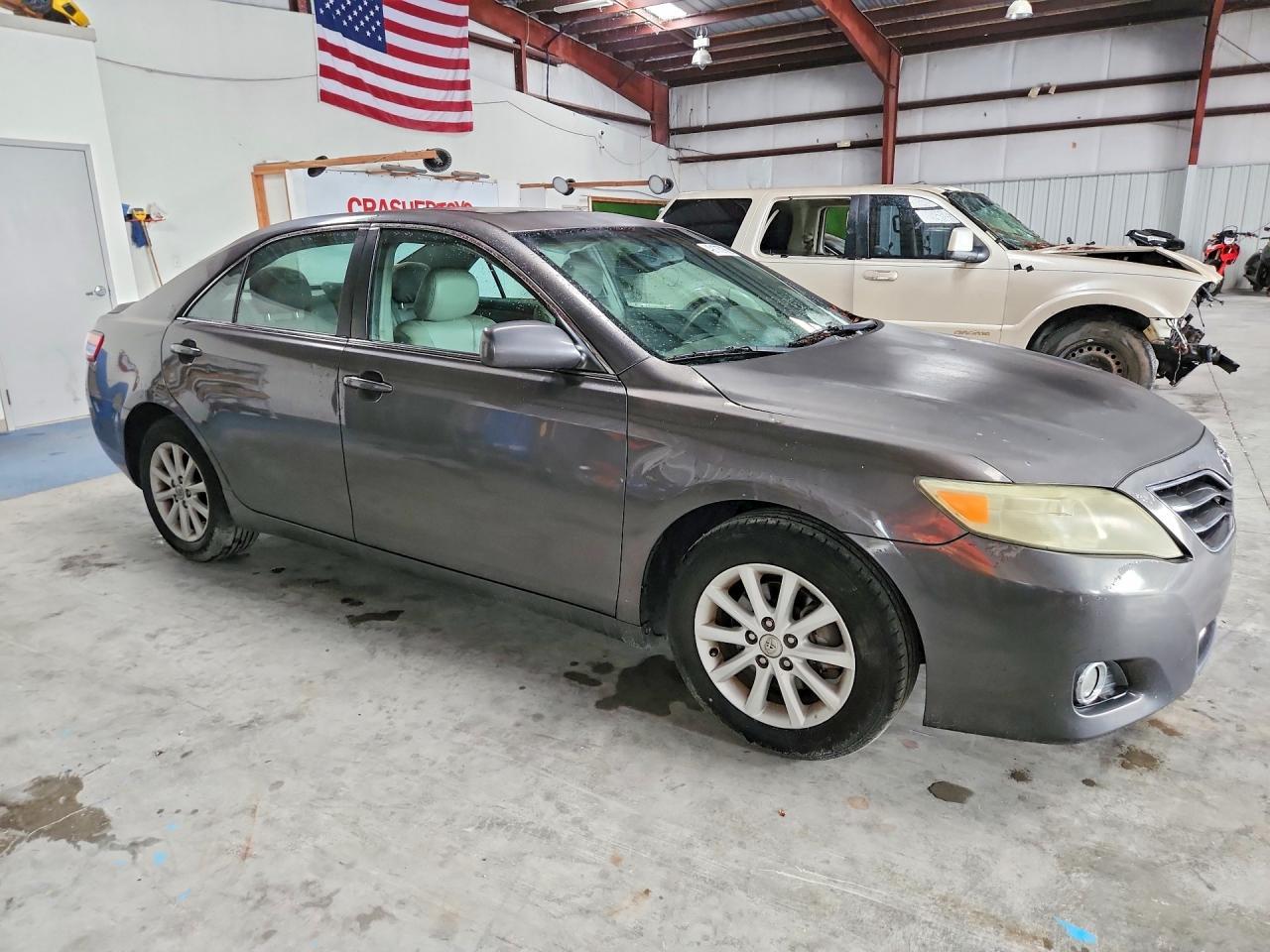 2011 Toyota Camry Xle - Image 4