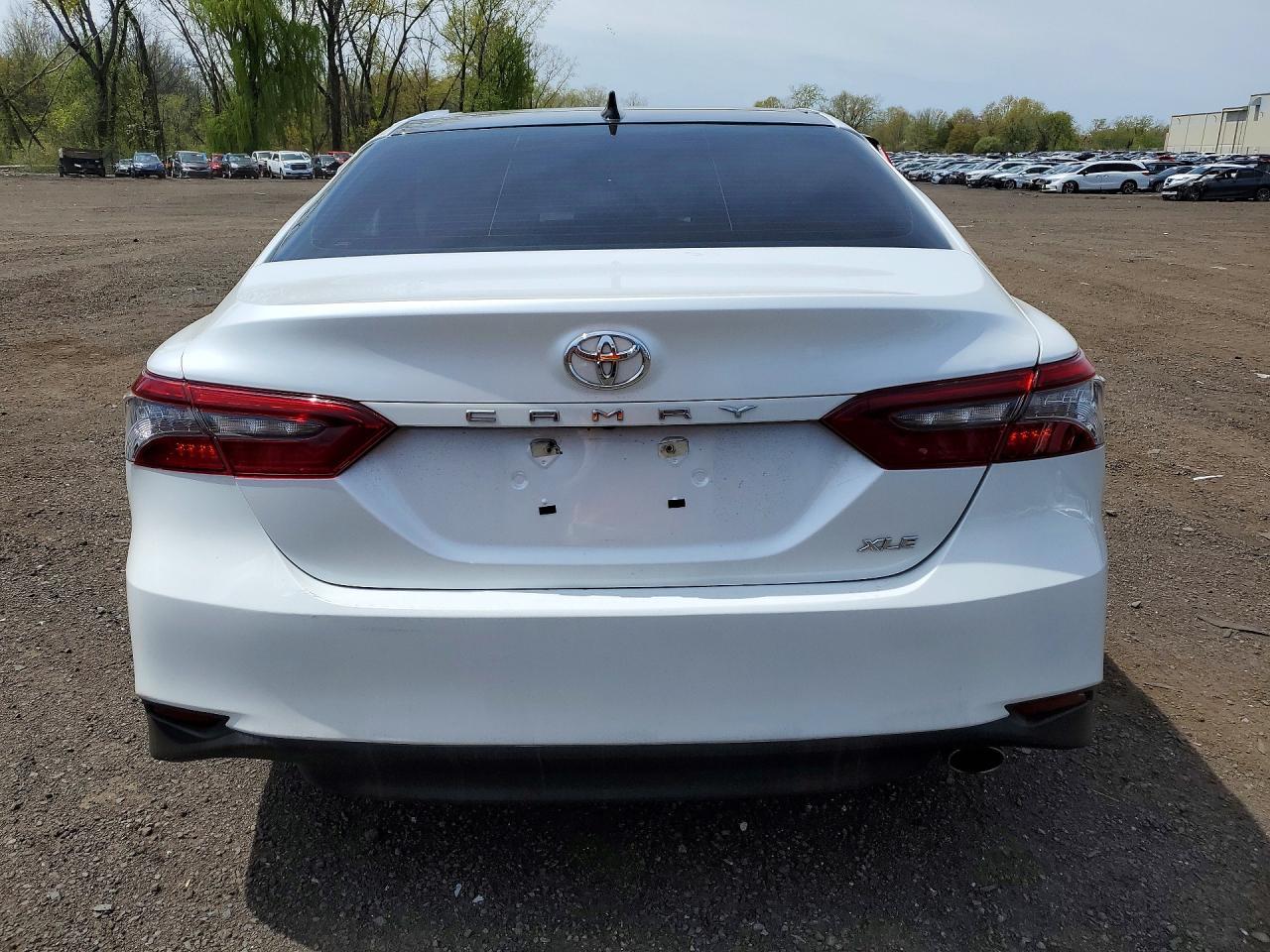 2021 Toyota Camry Xle - Image 6