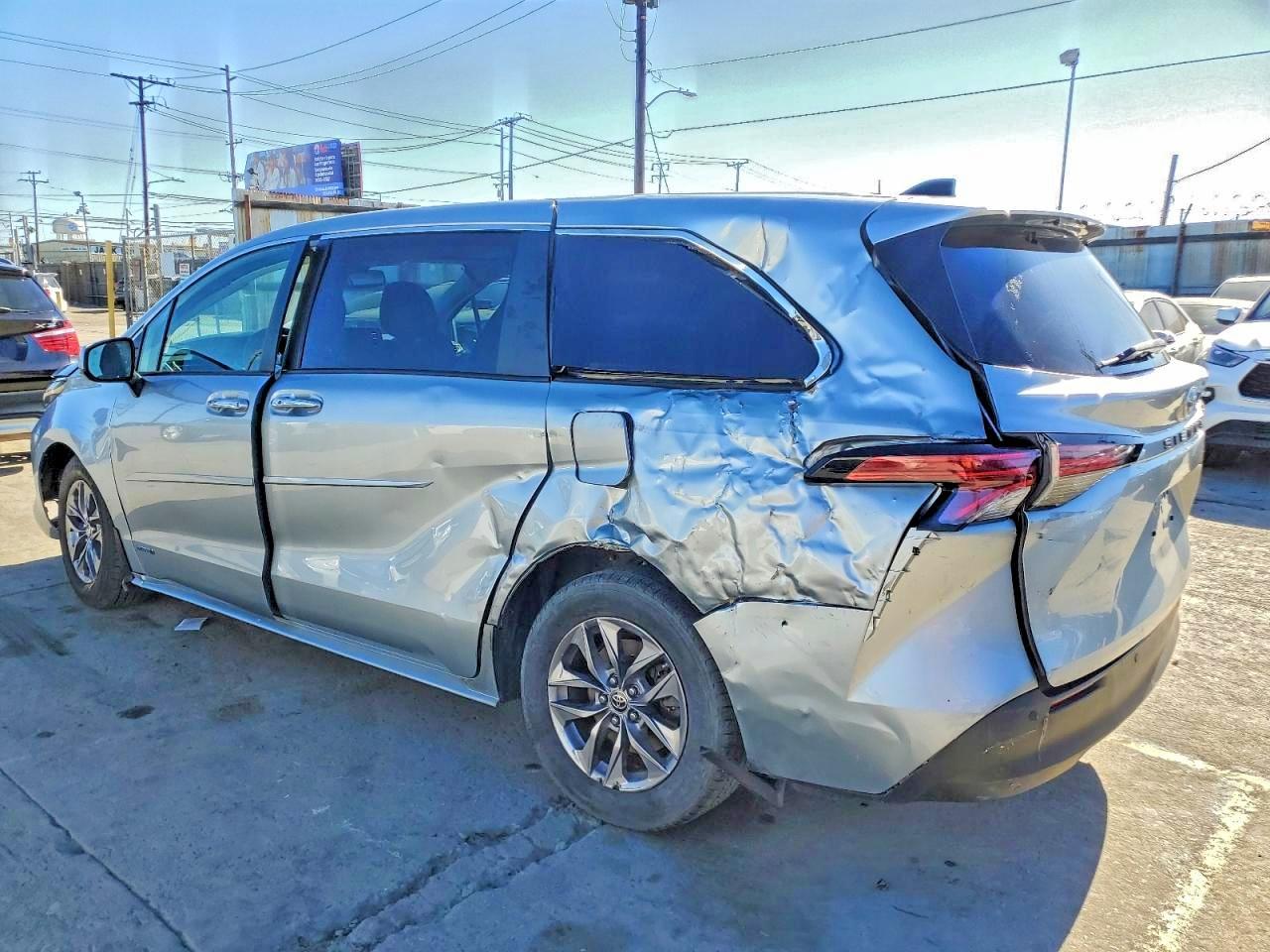 2021 Toyota Sienna Xle 8-Passenger - Фото 2