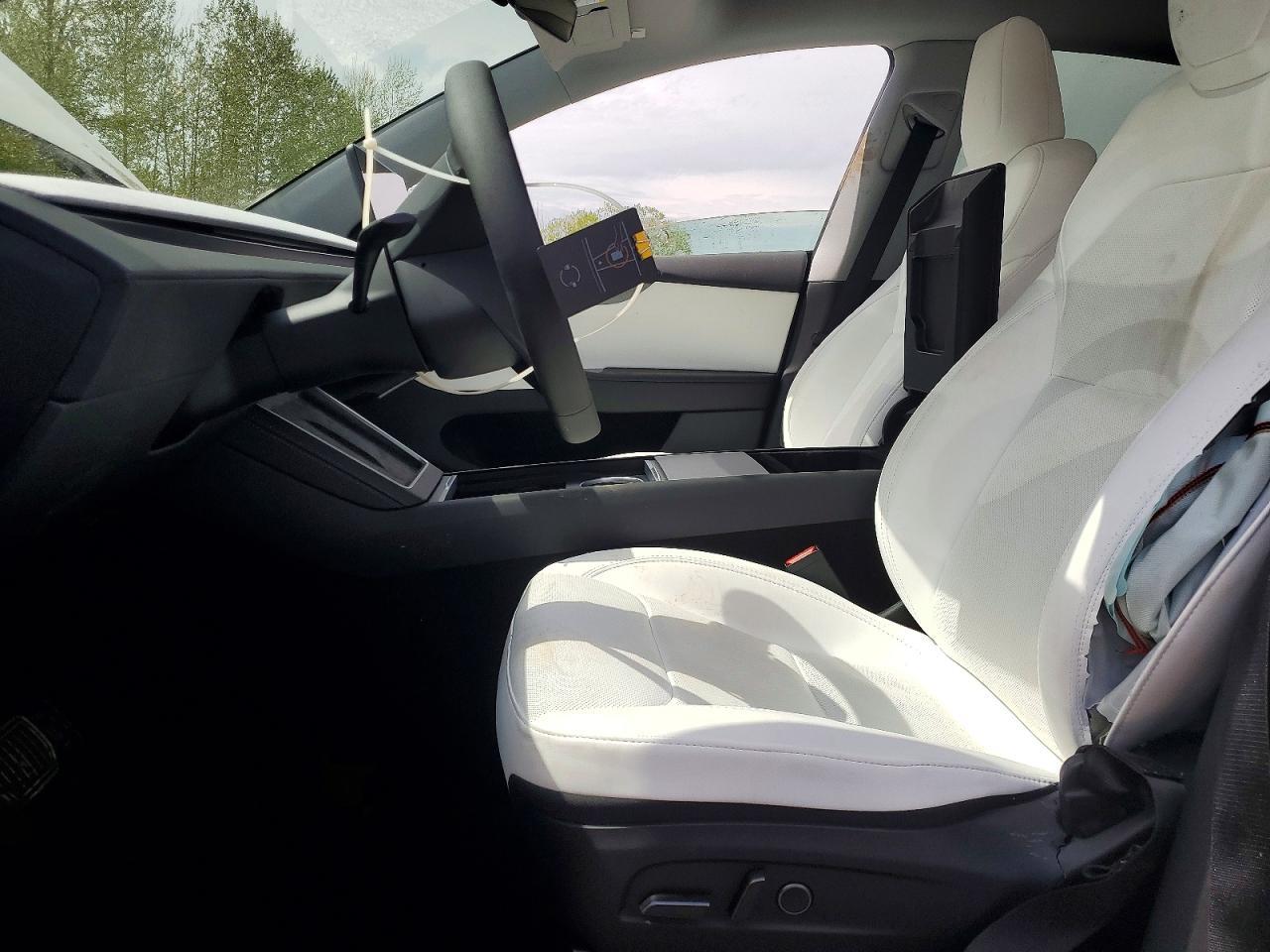 2026 Tesla Model Y - Фото 7