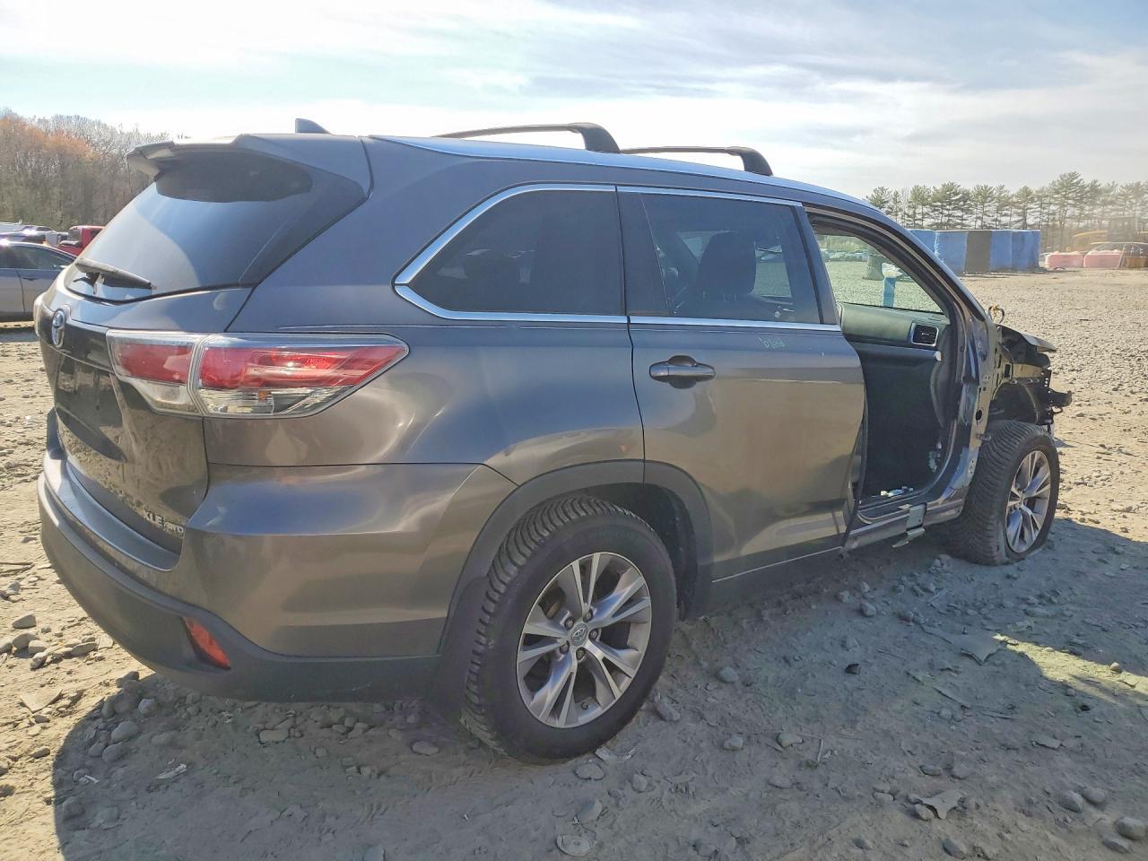 2015 Toyota Highlander Xle - Image 3