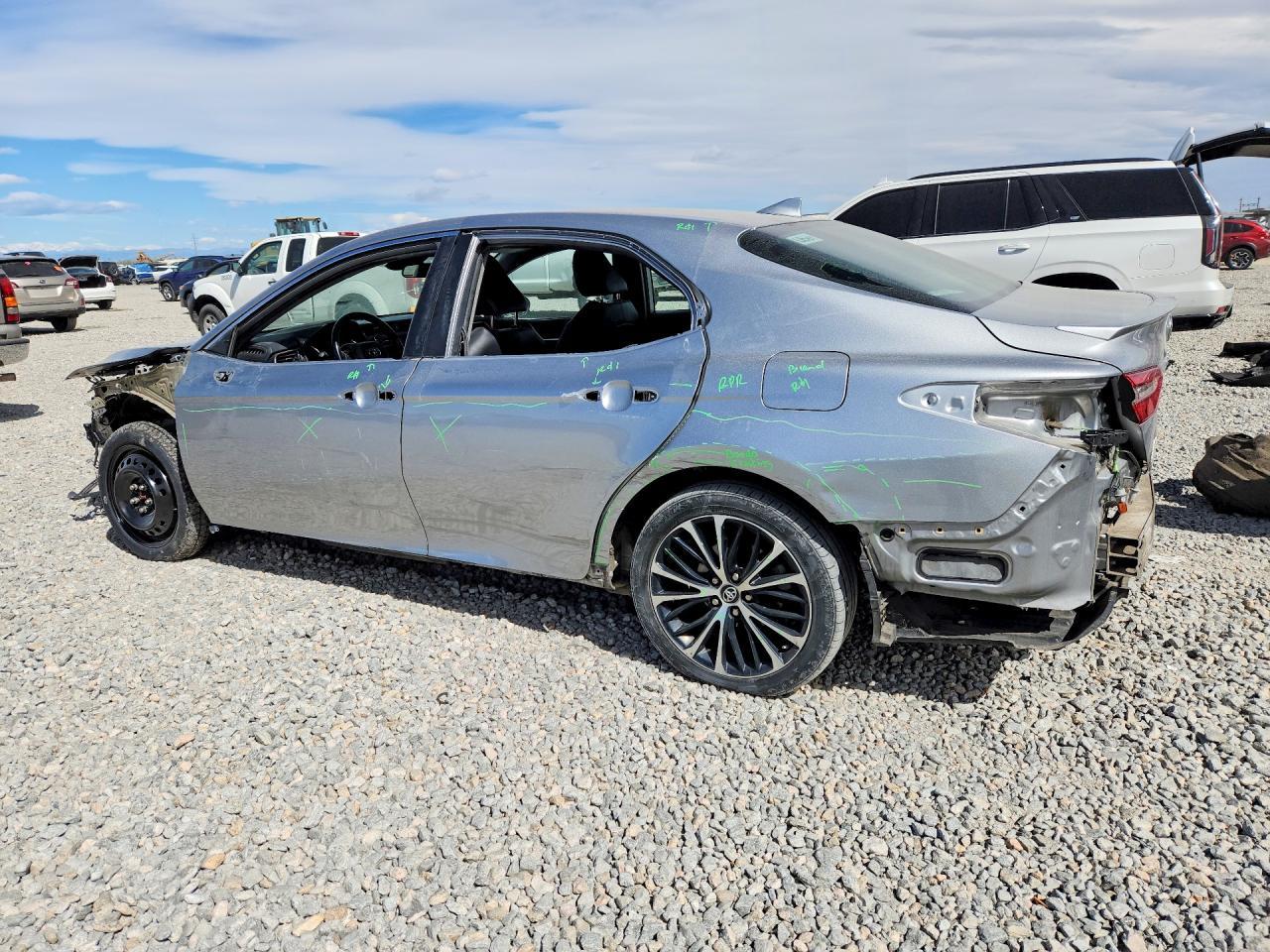 2019 Toyota Camry Se - Фото 2