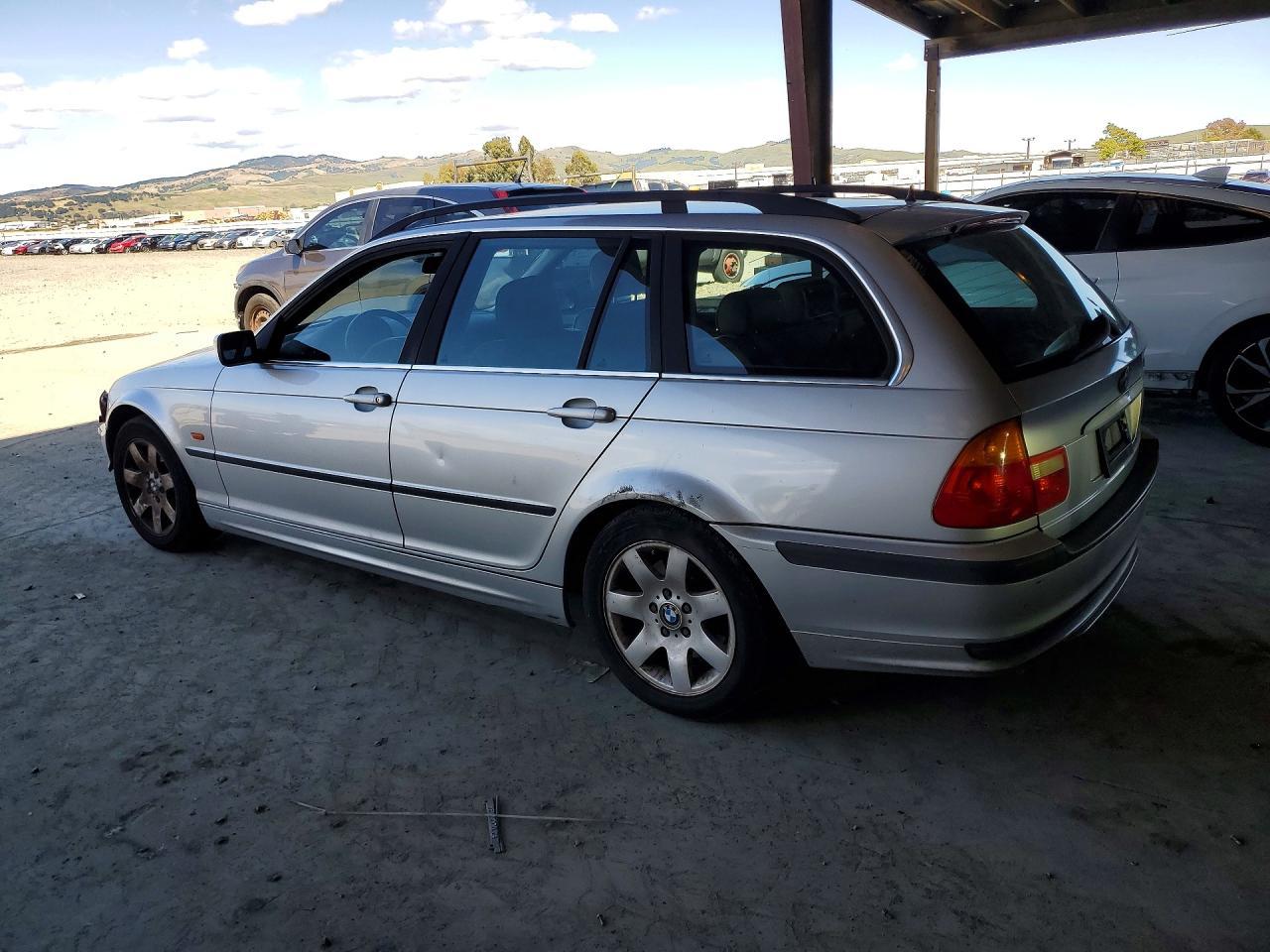 2001 BMW 325 It - Фото 2