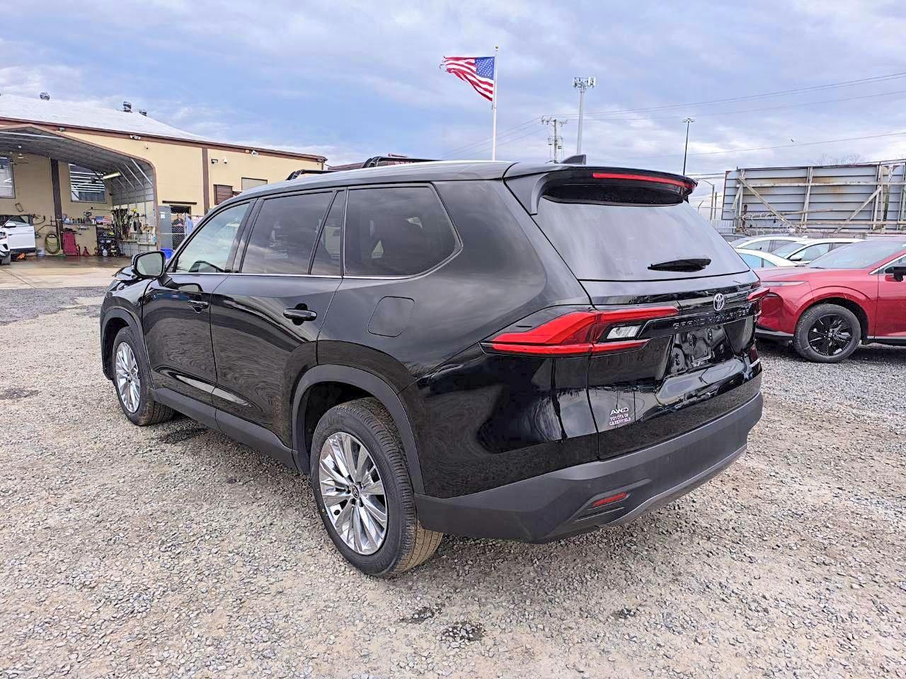 2024 Toyota Grand Highlander Platinum - Image 2