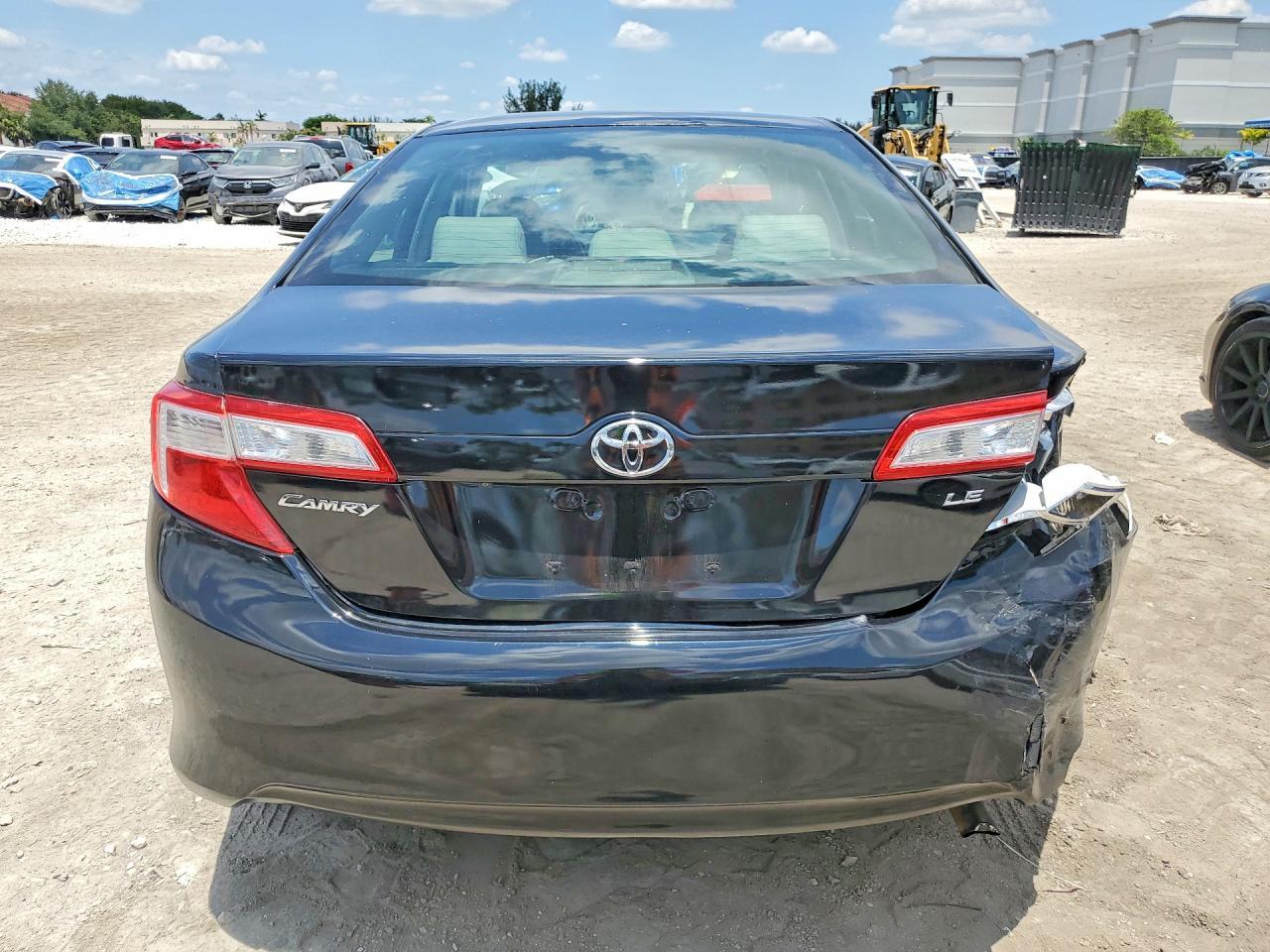 2014 Toyota Camry Le - Image 6