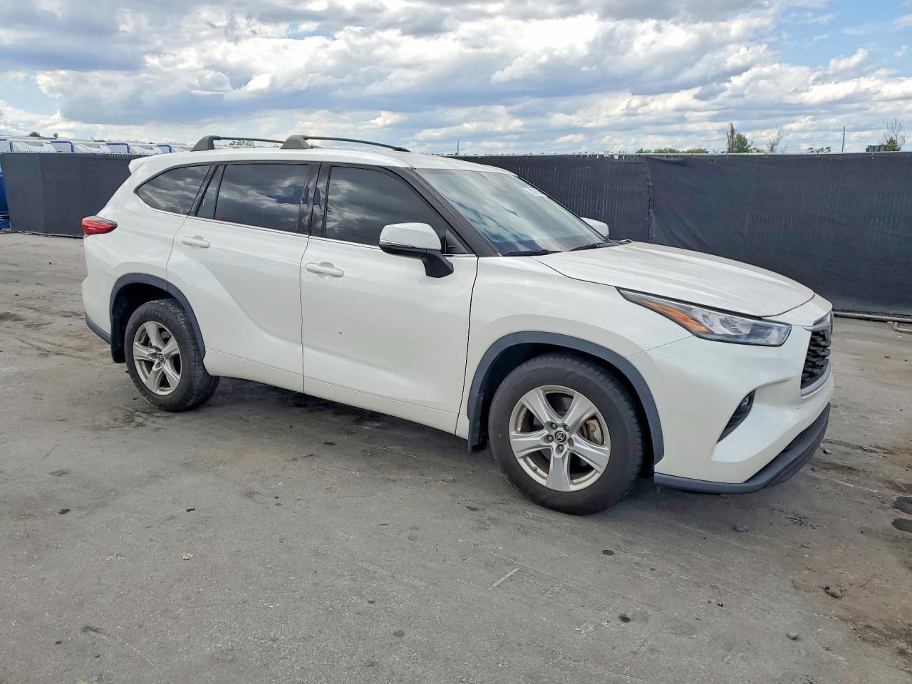 2020 Toyota Highlander Le - Фото 4