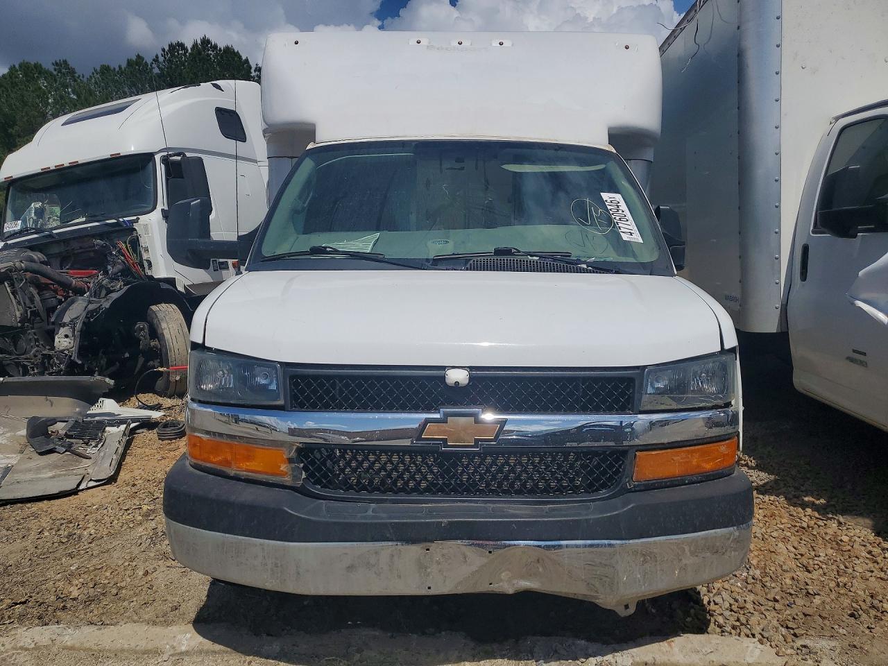 2022 Chevrolet Express Delivery Truck - Image 5