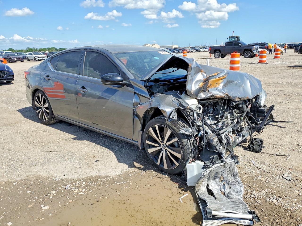 2019 Nissan Altima Sr - Image 4