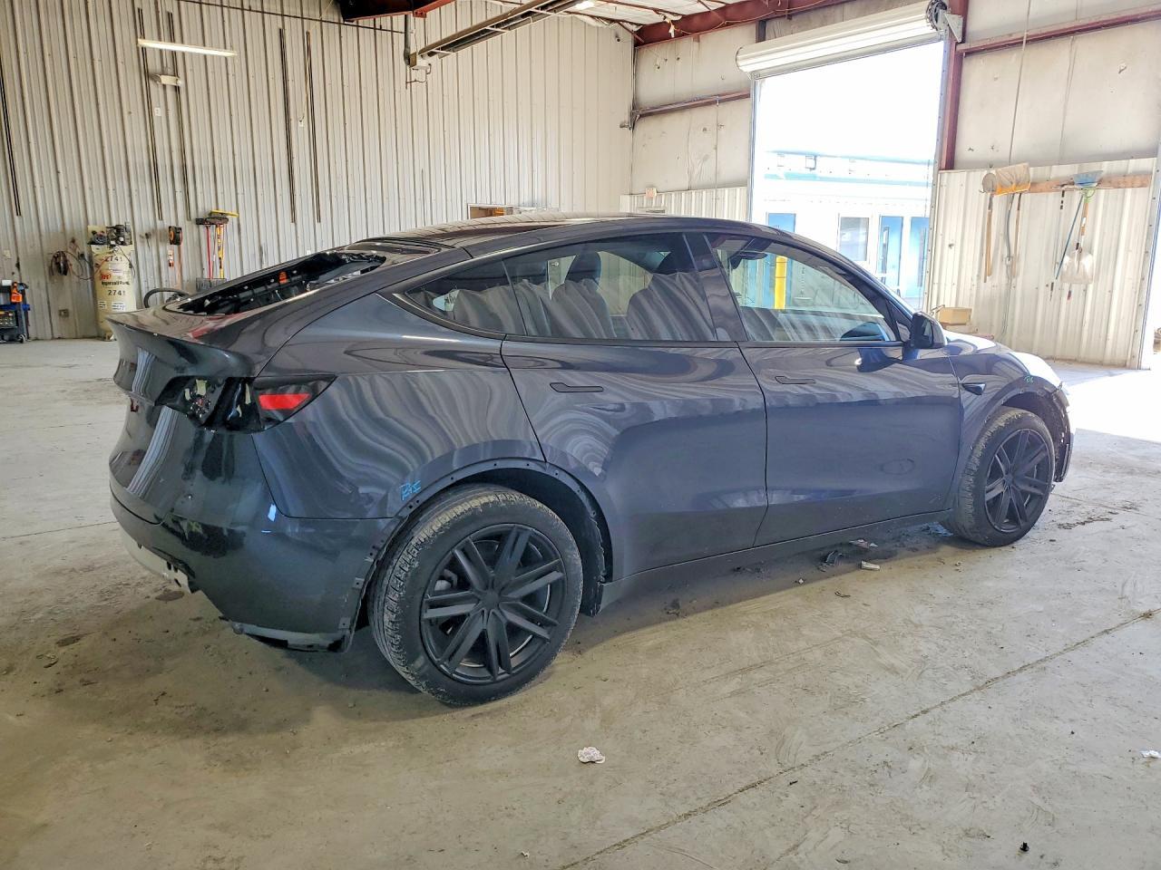 2024 Tesla Model Y - Фото 3