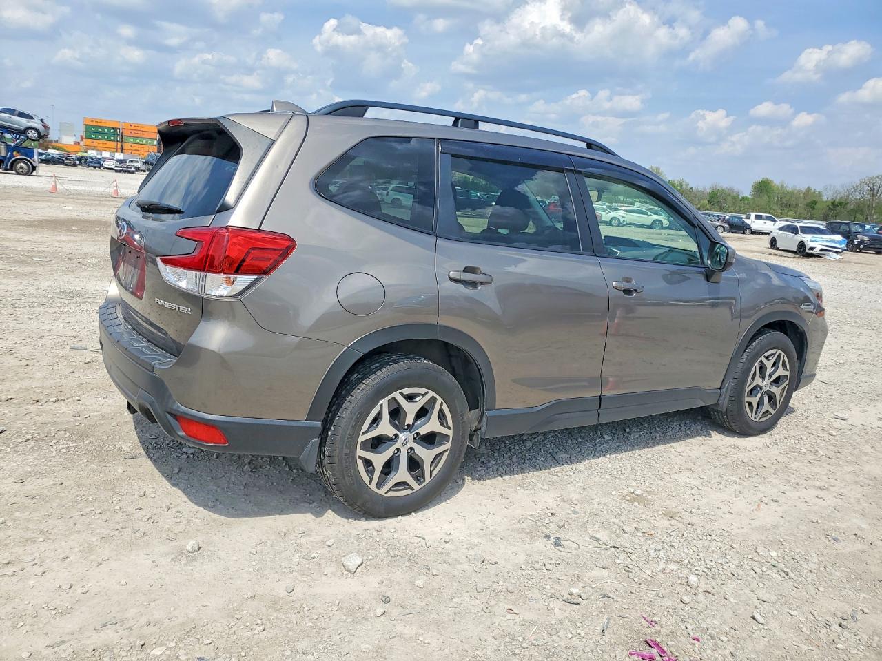 2021 Subaru Forester Premium - Фото 3