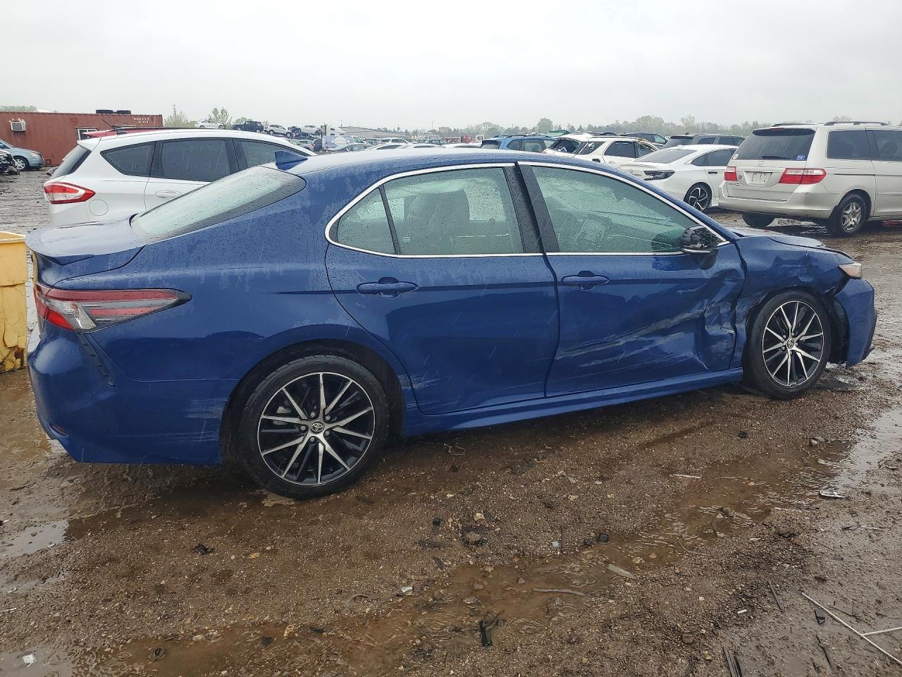 2024 Toyota Camry Se - Image 3