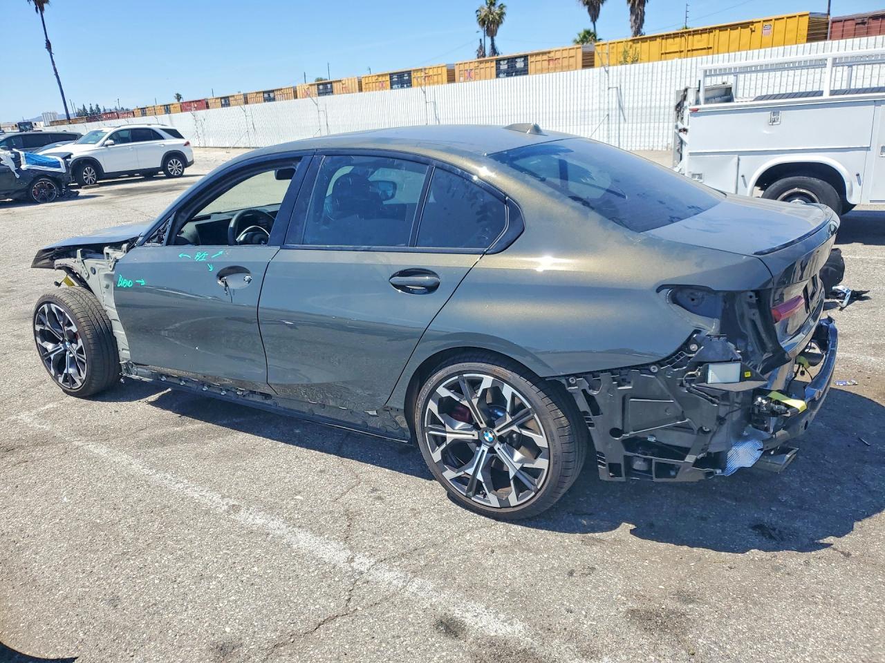 2025 BMW 330I - Фото 2