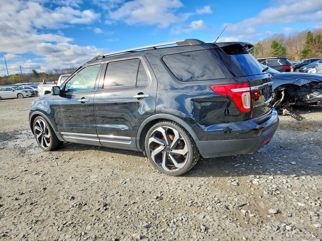 2014 Ford Explorer Limited - Image 2
