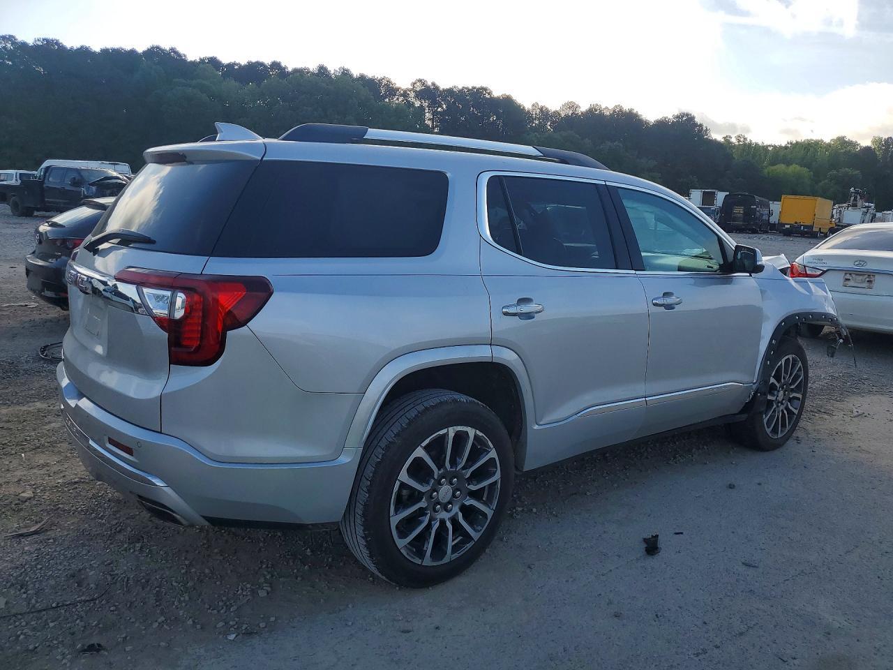 2020 GMC Acadia Denali - Фото 3