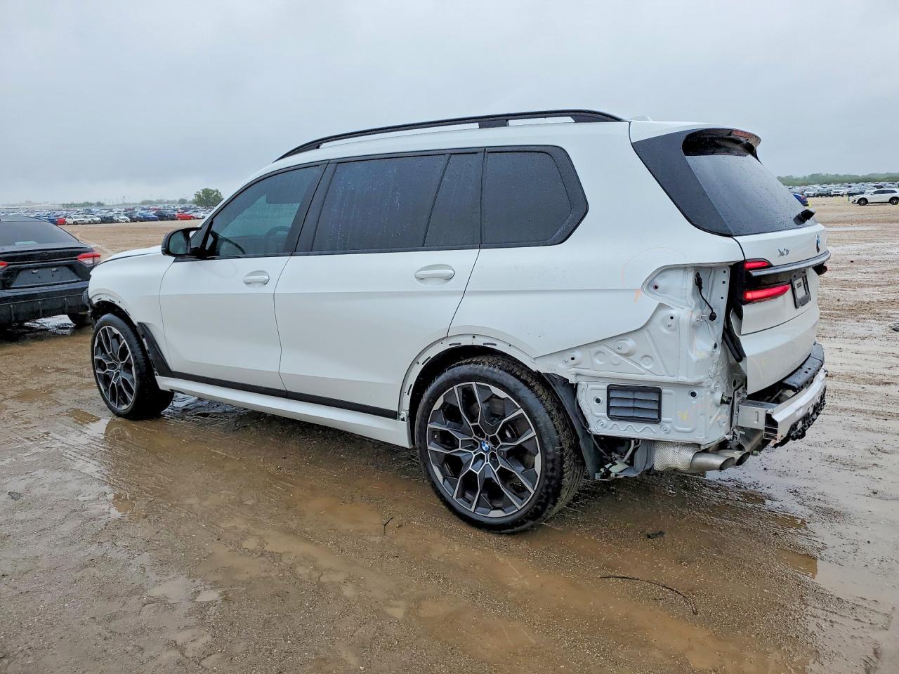 2025 BMW X7 M60I - Image 2