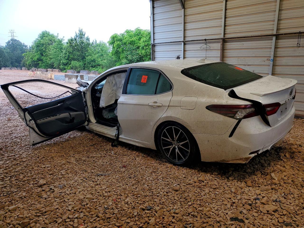 2022 Toyota Camry Se - Фото 2