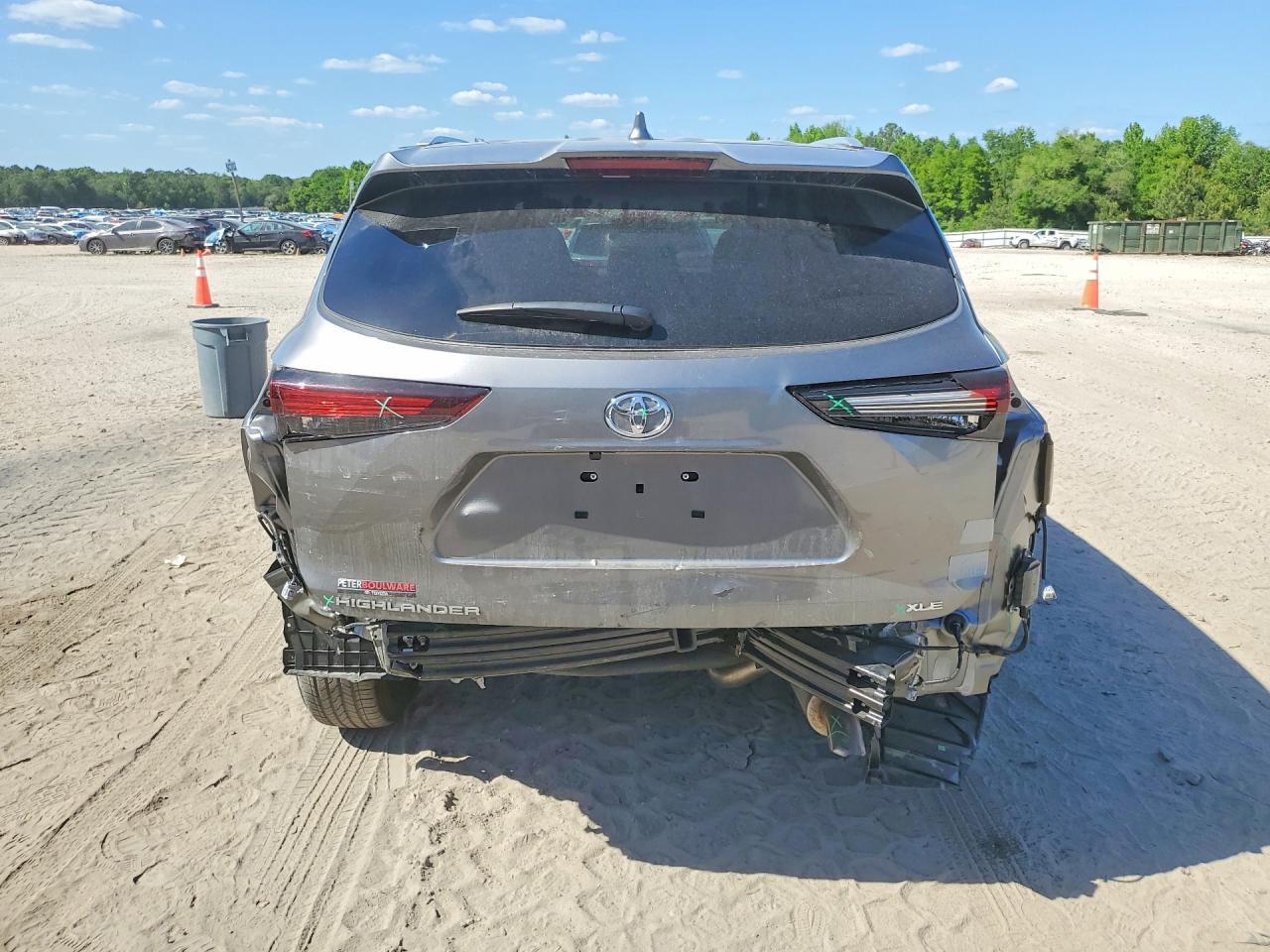 2025 Toyota Highlander Xle - Image 6