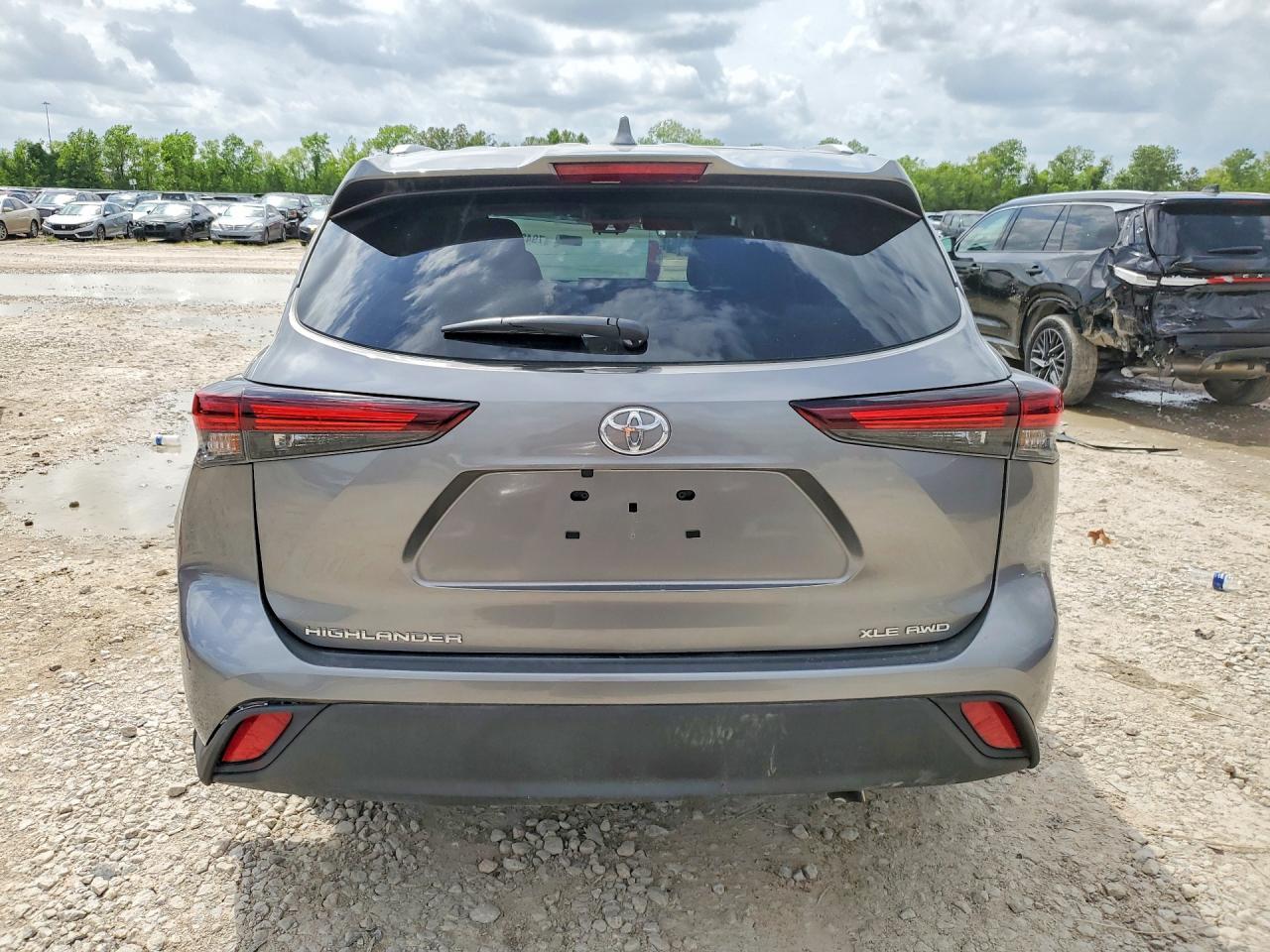 2026 Toyota Highla Xle - Image 6