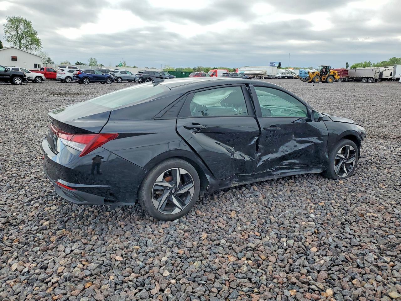 2023 Hyundai Elantra Sel - Image 3