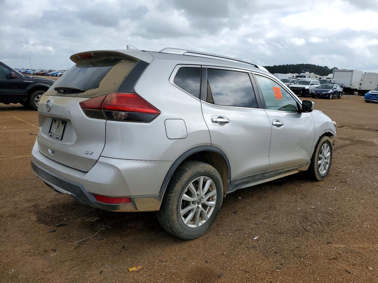 2017 Nissan Rogue Sv - Image 3