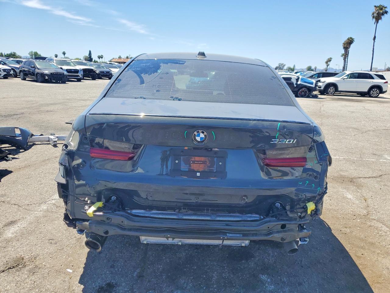 2025 BMW 330I - Фото 6