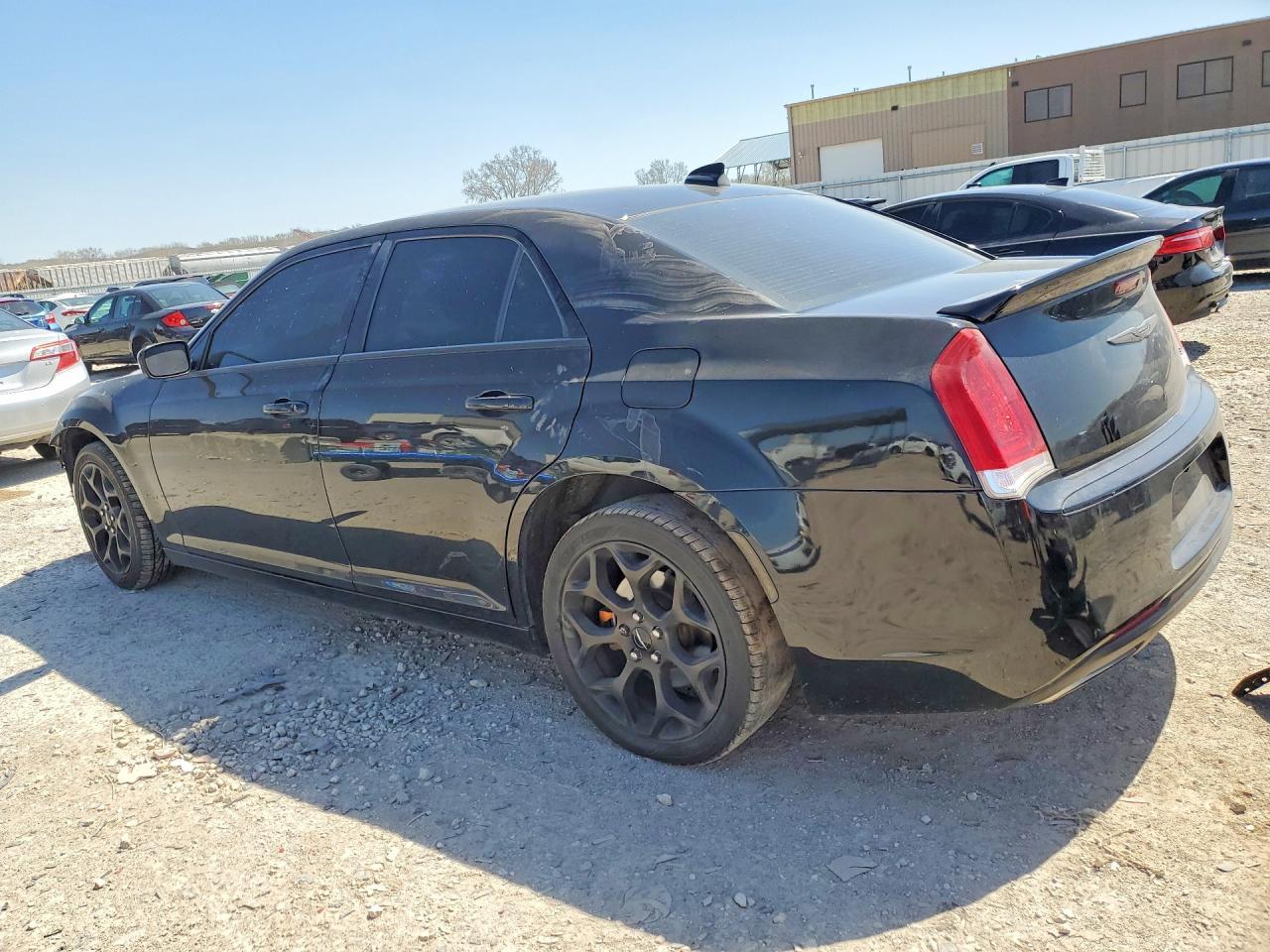 2016 Chrysler 300 S - Фото 2