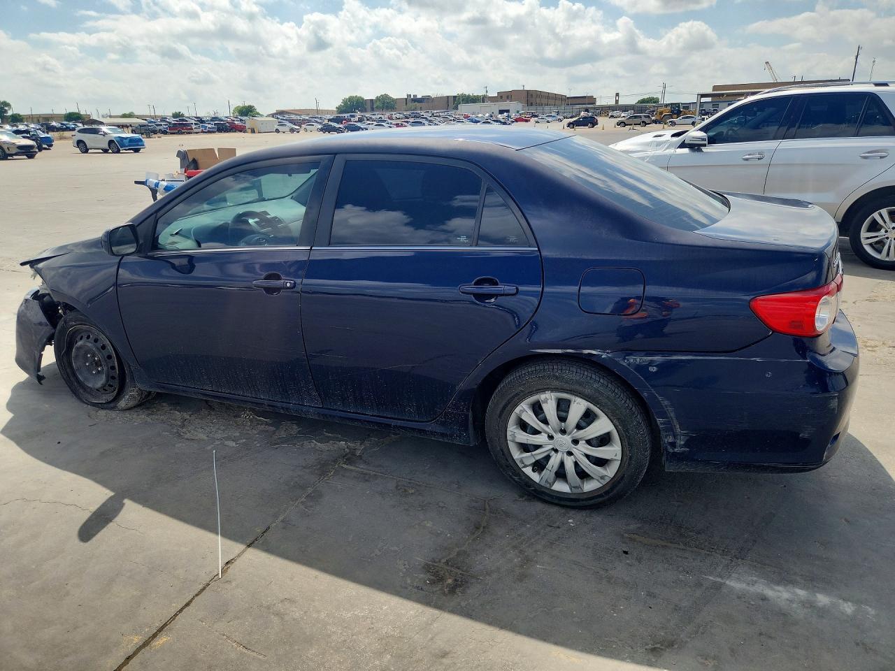 2013 Toyota Corolla Le - Фото 2