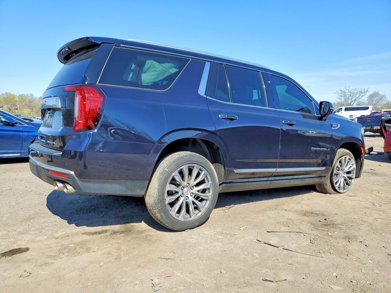 2021 GMC Yukon Denali - Фото 3