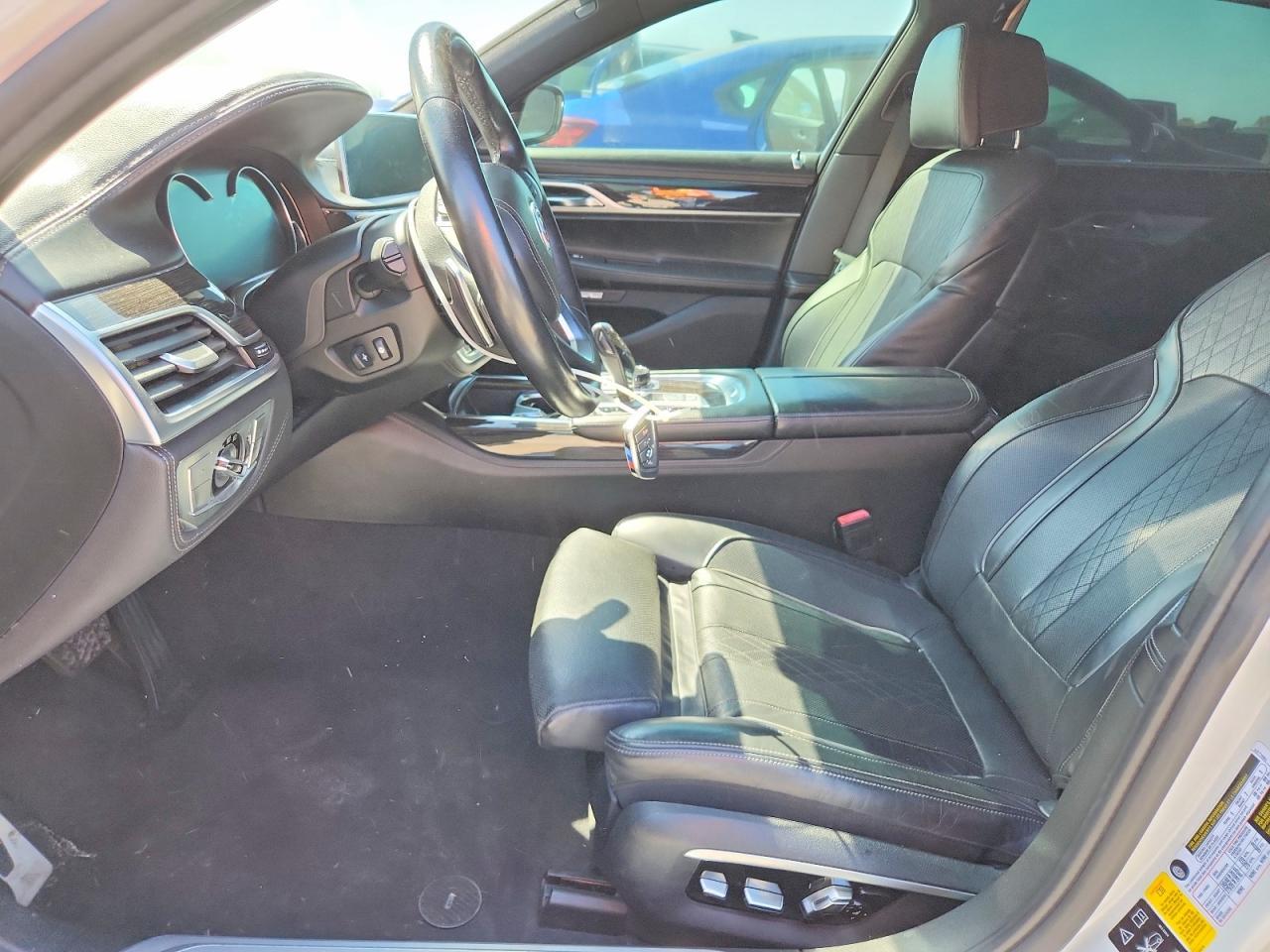 2016 BMW 750 Xi - Image 7