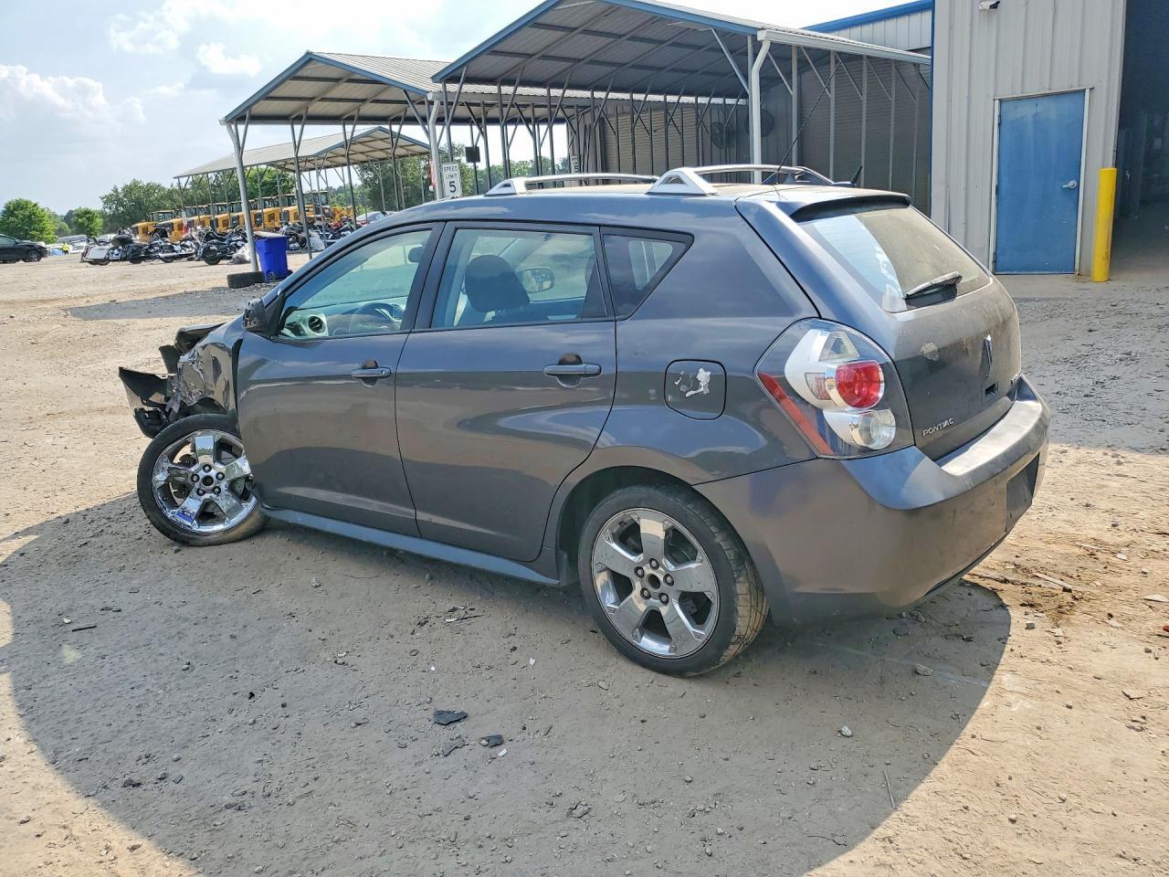 2009 Pontiac Vibe - Image 2