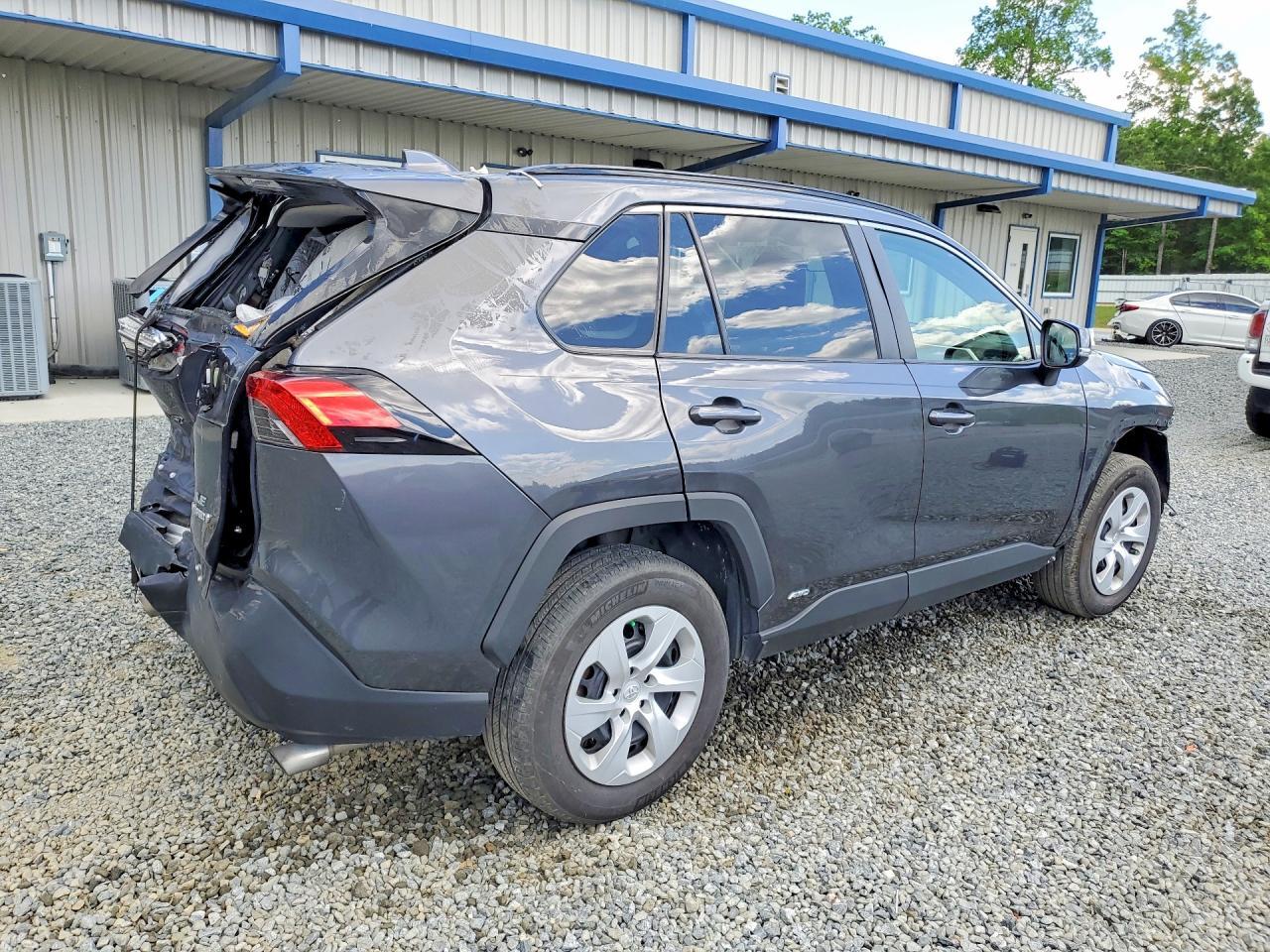 2022 Toyota Rav4 Le - Image 3