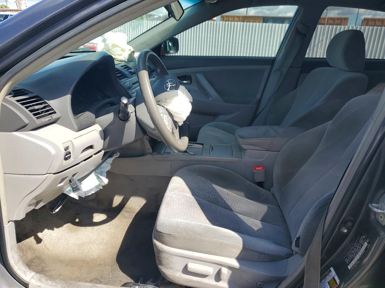 2011 Toyota Camry Le - Фото 7