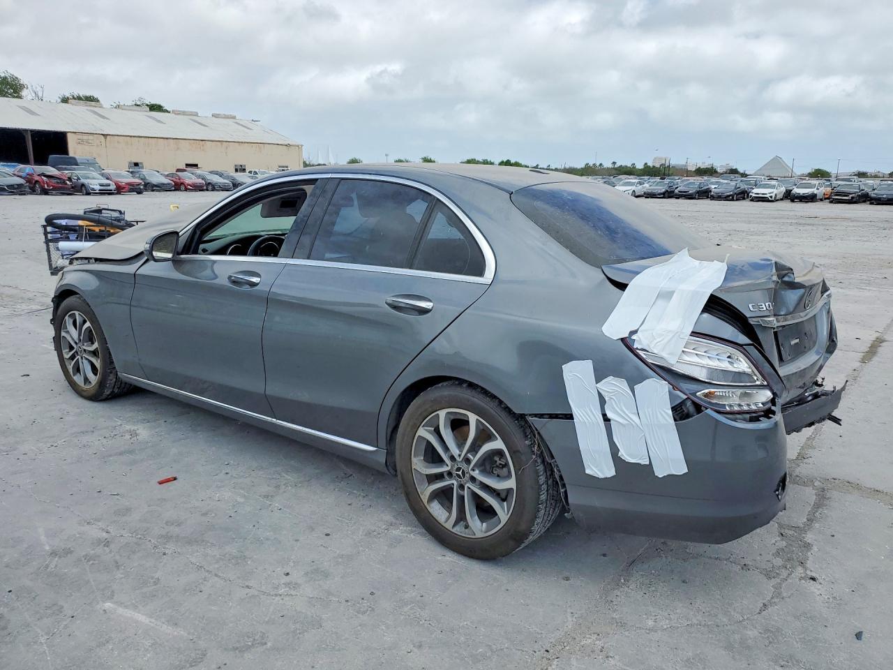 2017 Mercedes-Benz C 300 - Фото 2