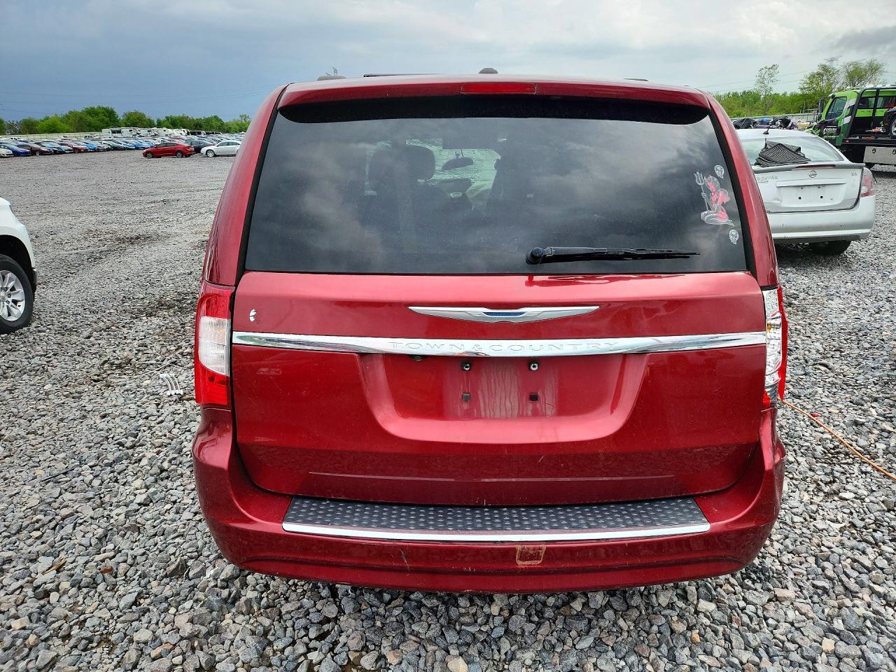 2014 Chrysler Town & Country Touring - Image 6